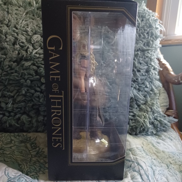 BNIB Dark Horse Comics Game of Thrones Daenerys Targaryen Deluxe Figure - Picture 3 of 6